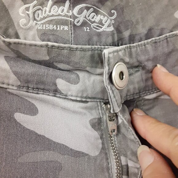Faded Glory Womans Camo Jeans Size 12 Pockets Outdoor Camping Skinny Mid Rise - Picture 2 of 8